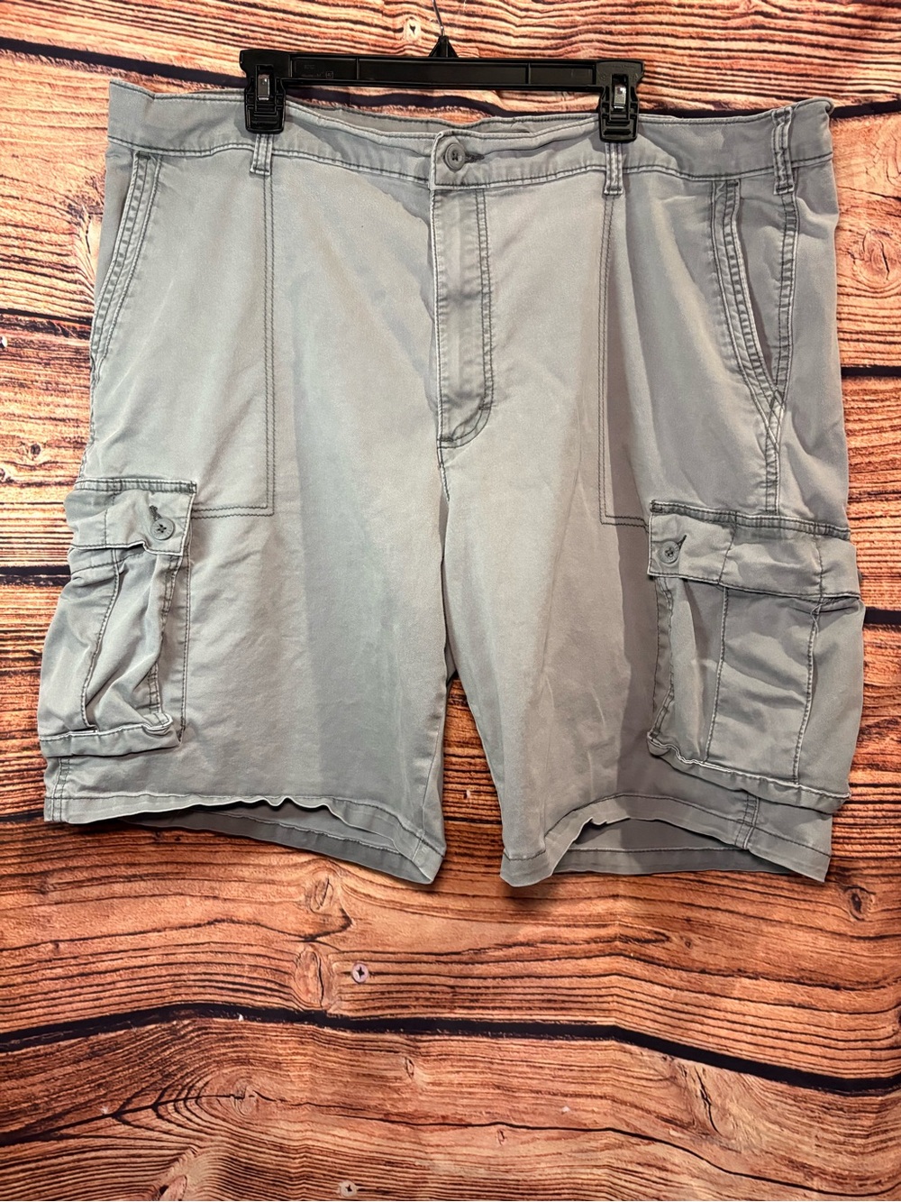 Lee Men's Gray Cargo Shorts with Utility Pockets